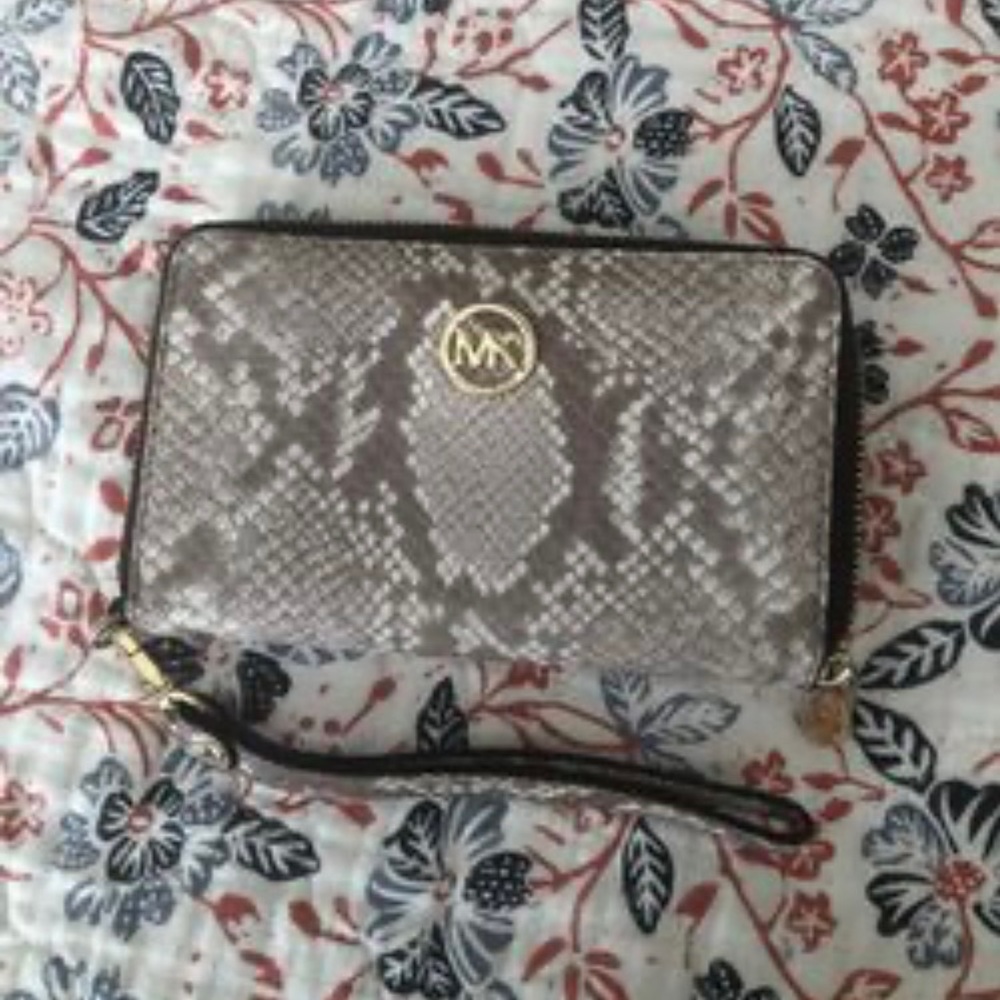 Michael Kors Wallet / Clutch